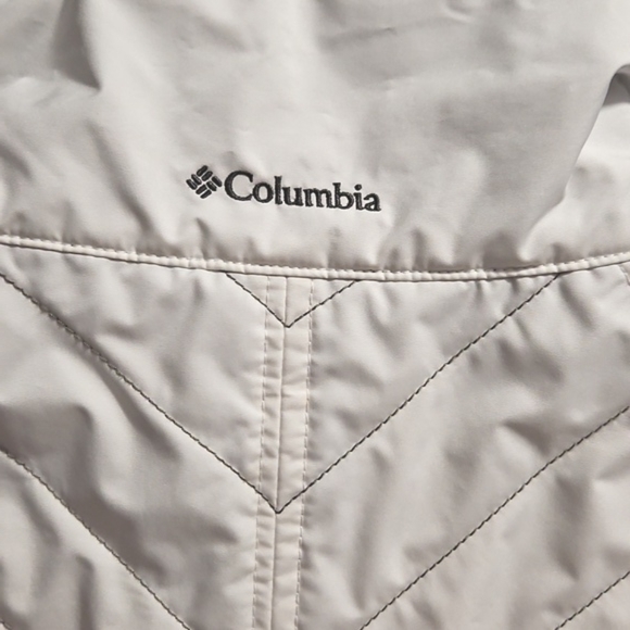 Women's Columbia White and Gray Quilted Vest - Picture 10 of 10